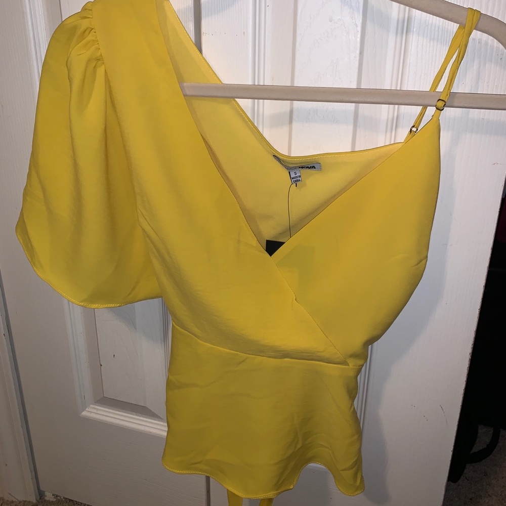 Fashion nova yellow top